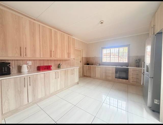 3 BEDROOM HOUSE FOR SALE IN VANDERBIJLPARK CW 5